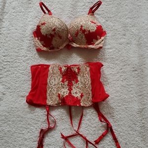 Very Sexy Push Up w/ waist garter